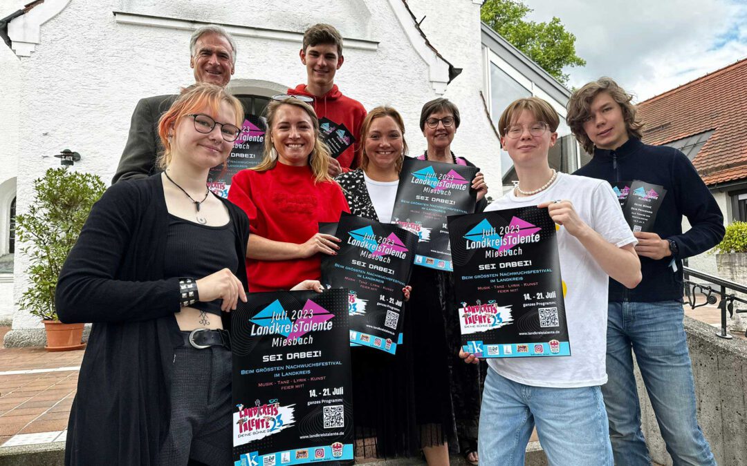 Gruppenfoto der Organisatorenteams vom Nachwuchsfestival LandkreisTalente.