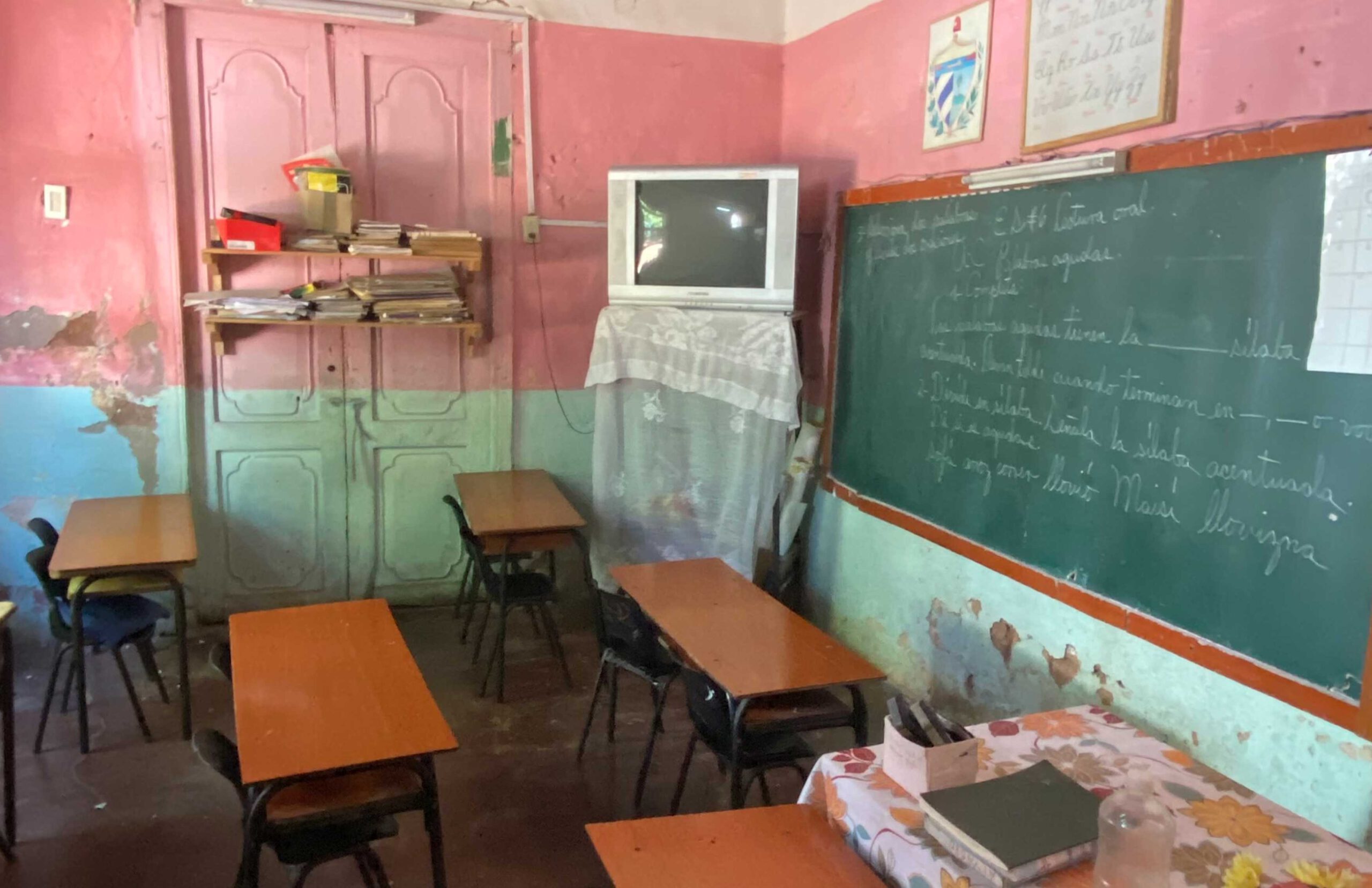 Buntes Klassenzimmer in Trinidad, Kuba.